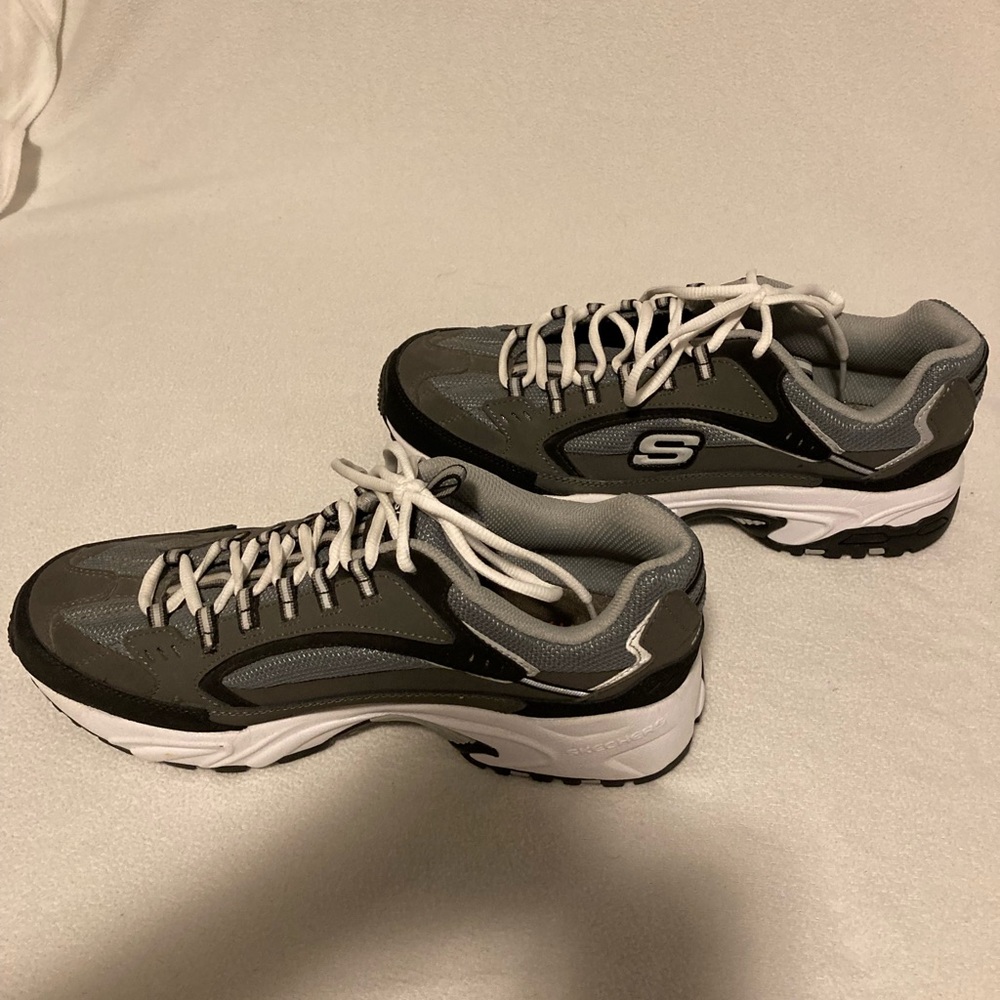 Sketchers sneakers